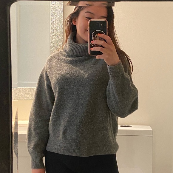 Sweater - Picture 1 of 1